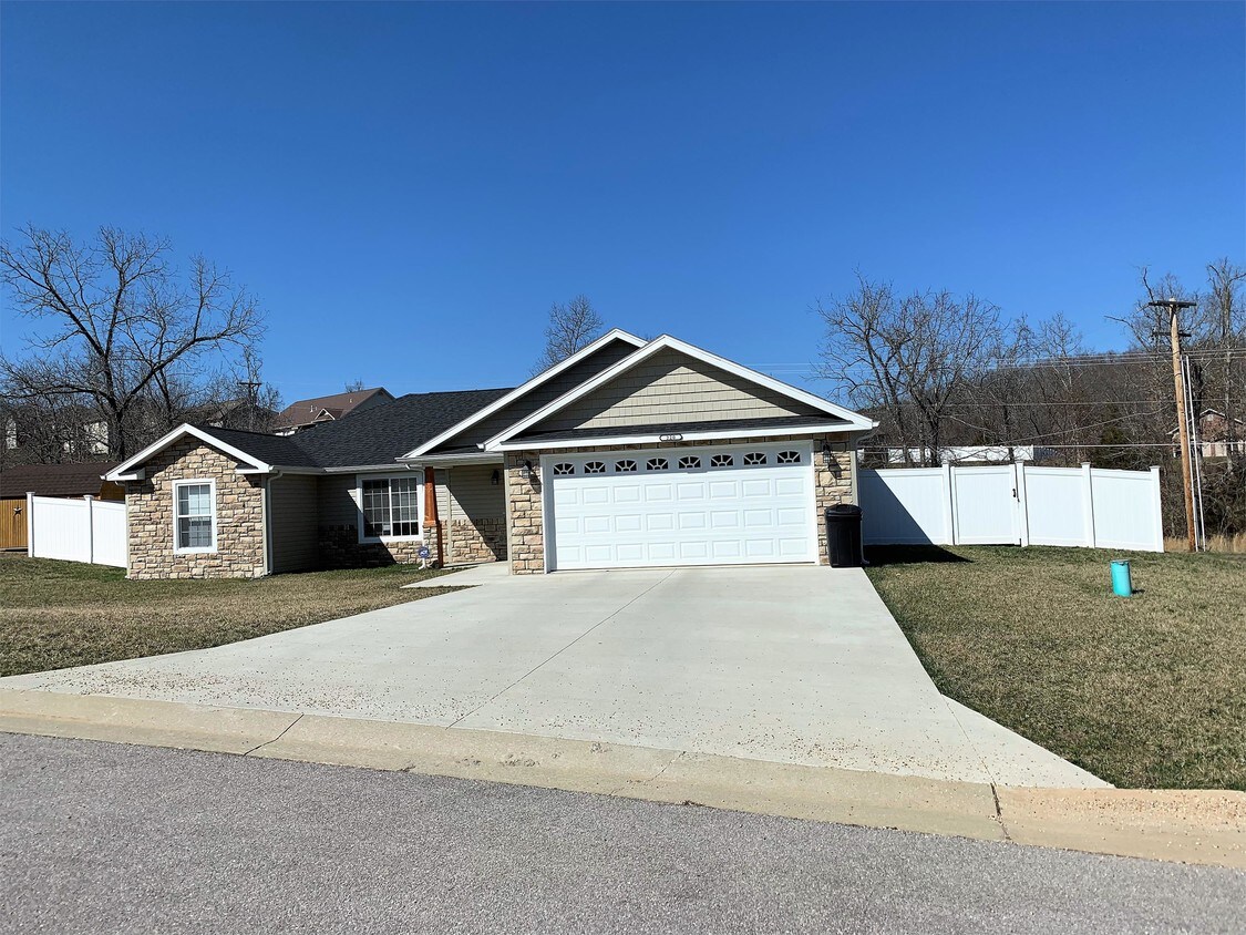 220 Ridgeview Dr, Saint Robert, MO 65584 House for Rent in Saint