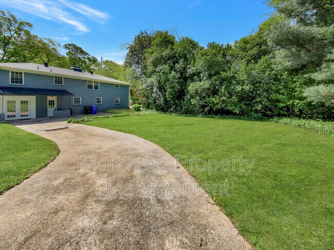 Building Photo - 120 Grove Rd