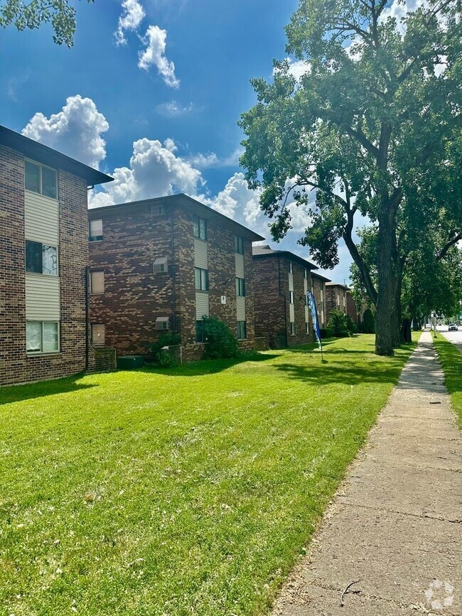 Building Photo - 3045 Bernice Rd