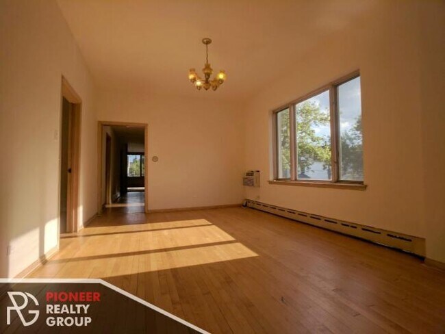 Foto del edificio - 5 bedroom in CHICAGO IL 60647