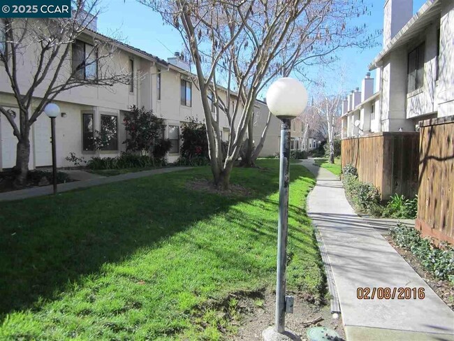 Building Photo - 327 Pantano Cir