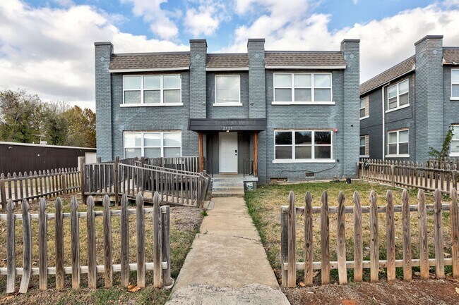 Photo - Bright & Stylish 2-Bedroom Close to the Plaza District Apartment