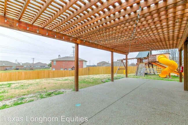 Building Photo - 4 br, 2.5 bath House - 940 Mosaic Dr.