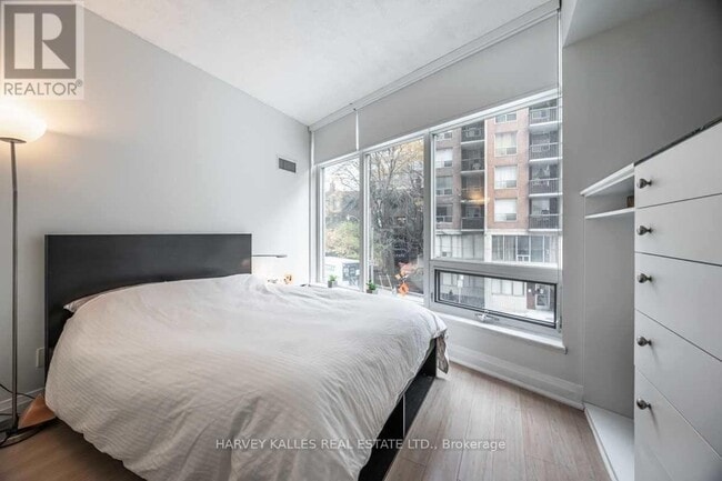 Building Photo - 8 Scollard St