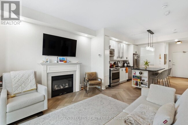 Building Photo - 20 Scrivener Square