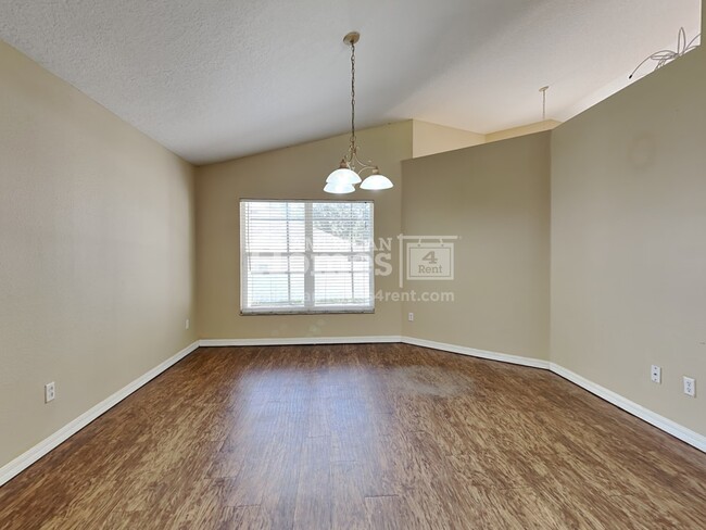 Building Photo - 2041 Ancient Oak Drive