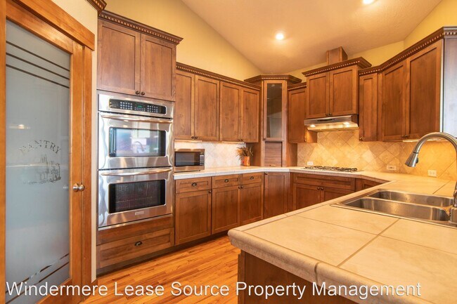 Foto del edificio - 5 br, 3.5 bath House - 8610 E Blue Fox Lane
