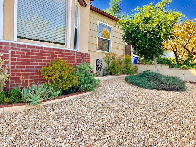 Foto del edificio - Charming 3 bedroom 1.5 bath home in La Mesa, with brand new Spa Jacuzzi! $3,295