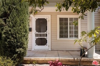 Building Photo - 5128 Windermere Ave