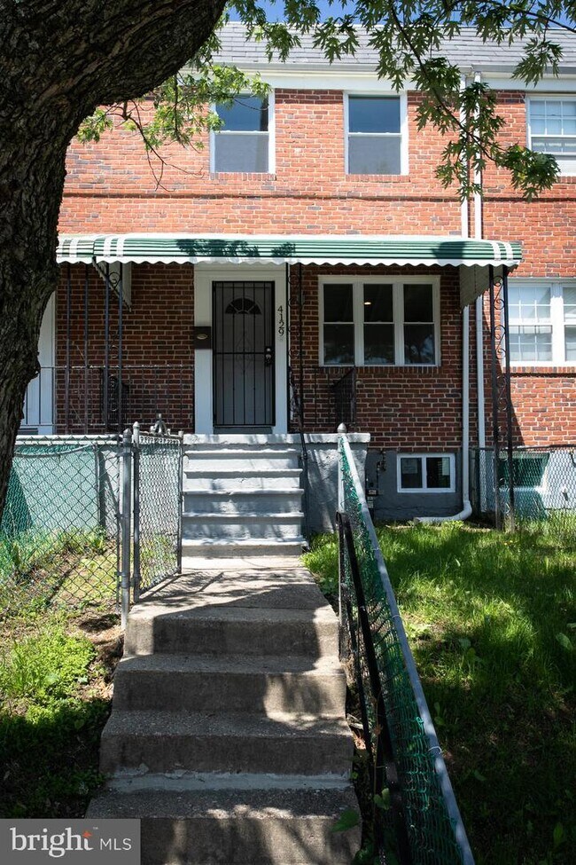 4129 Mountwood Rd, Baltimore, MD 21229 Townhome Rentals in Baltimore