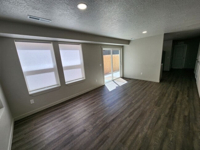 Building Photo - Grover Townhouse