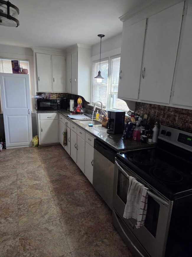 Building Photo - 237 Morwood Rd