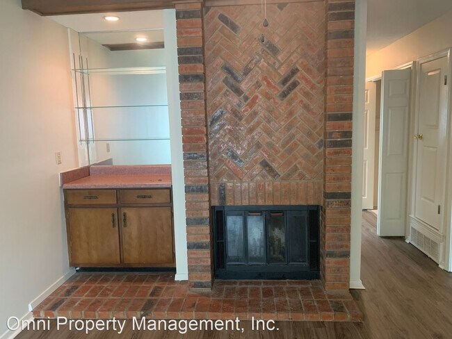 Building Photo - 2 br, 1.5 bath House - 3104 WESLEY CT.