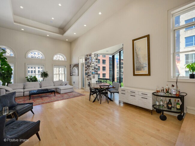 Foto del edificio - 319 W Erie St