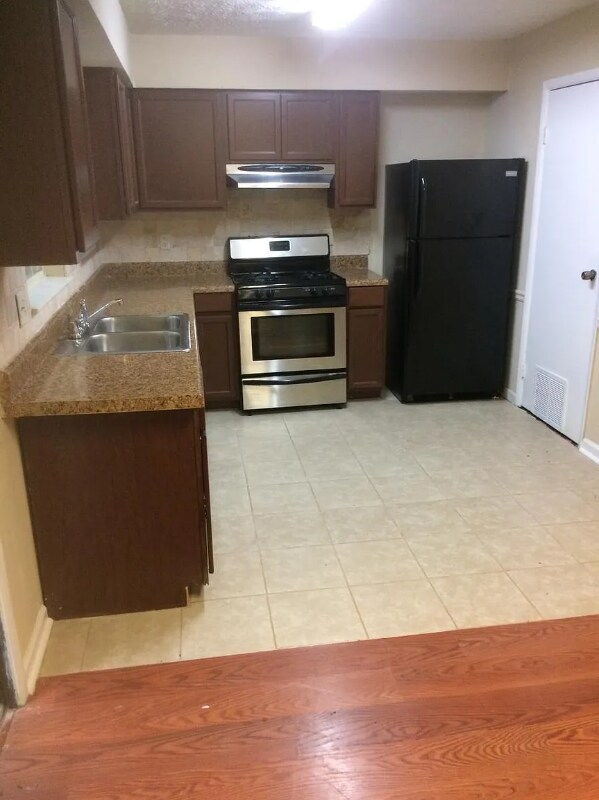 Foto del edificio - 8893 Roberts Dr