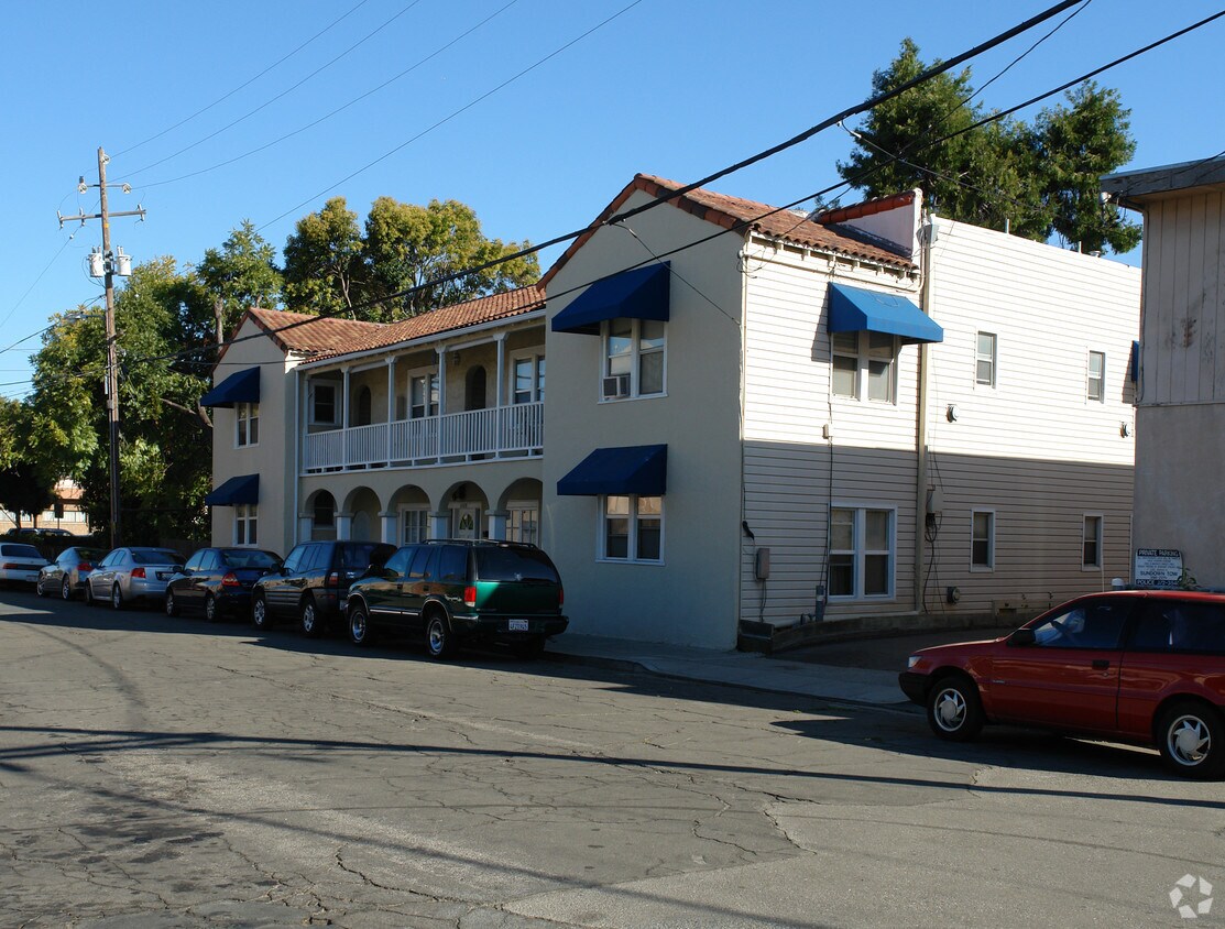 Building Photo - 1005 Ferry St