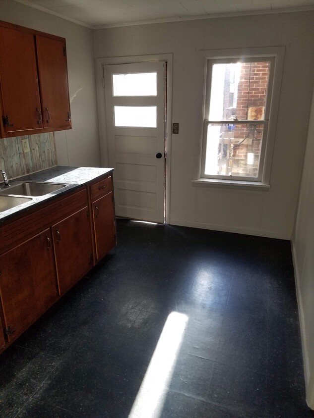 Primary Photo - 205 E 3rd Ave