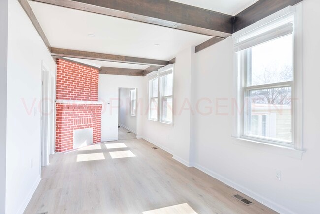 Building Photo - 230 Carre Ave