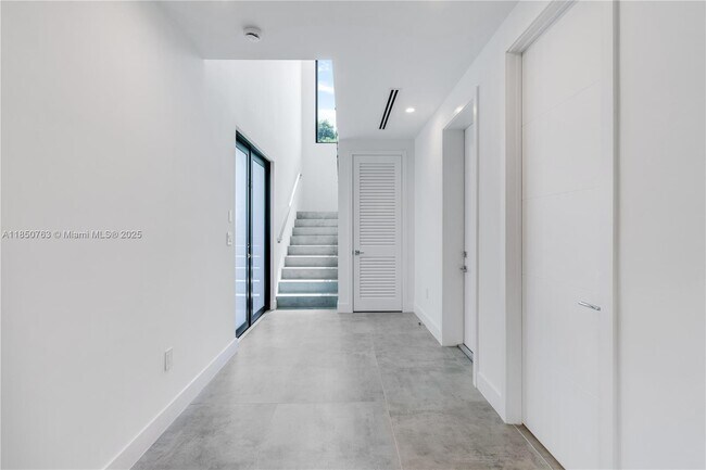 Foto del edificio - 2840 SW 32nd Ct