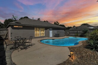 Building Photo - 987 Oak Glen Dr
