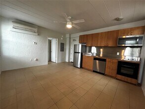 Building Photo - 844 5th Ave S