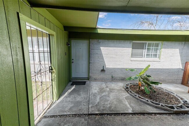 Foto del edificio - 5801 Wellington Dr