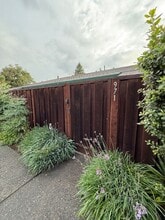 Building Photo - 971 Santa Cruz Way