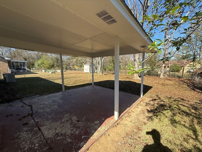 Foto del edificio - ** 3 Bed 2 Bath located in Regency Park ** call 334-366-9198 to schedule a self showing