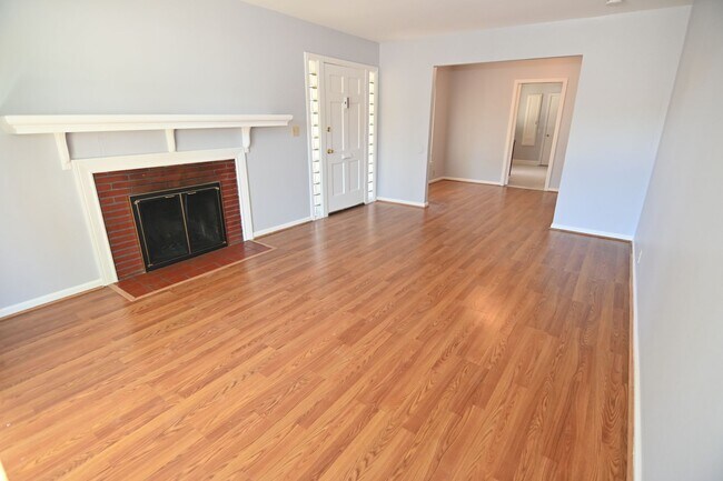 Foto del edificio - Darling Home 3 bd / 1 ba home near Valley Fair & Santana Row with HUGE backyard
