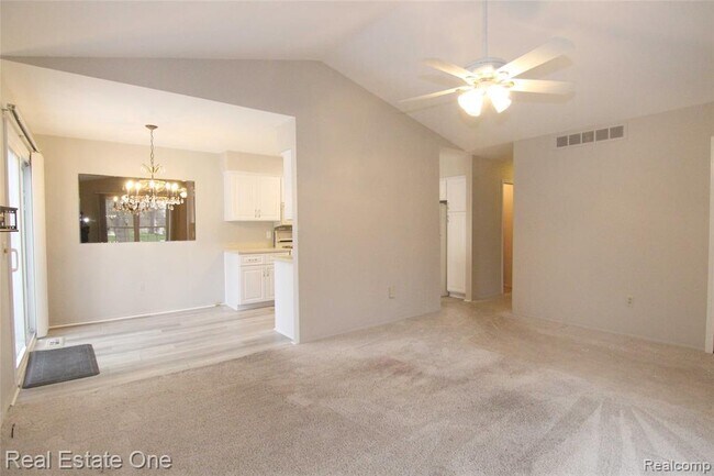 Foto del edificio - 2110 Hidden Meadows Dr