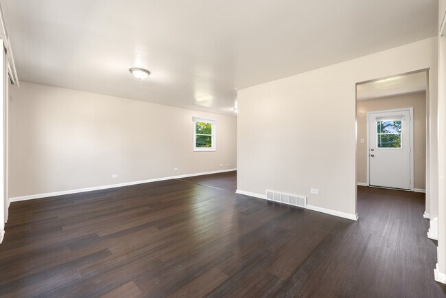 Building Photo - 3308 Birchwood Dr