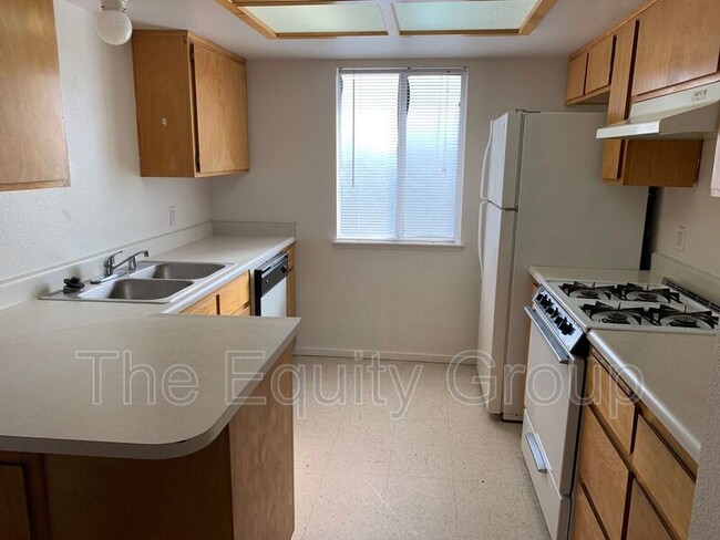 Building Photo - 3739 W Myrtle Ct