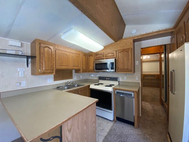 Foto del edificio - Kings Rows Estates 55+ community - 6 month...