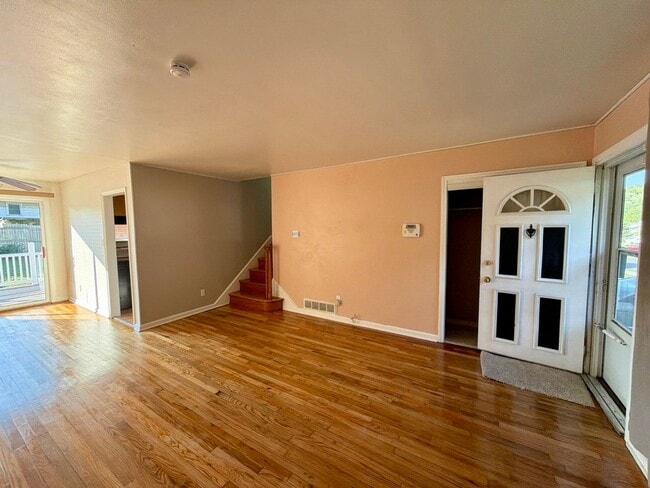 Building Photo - 18 Aquilla Ave