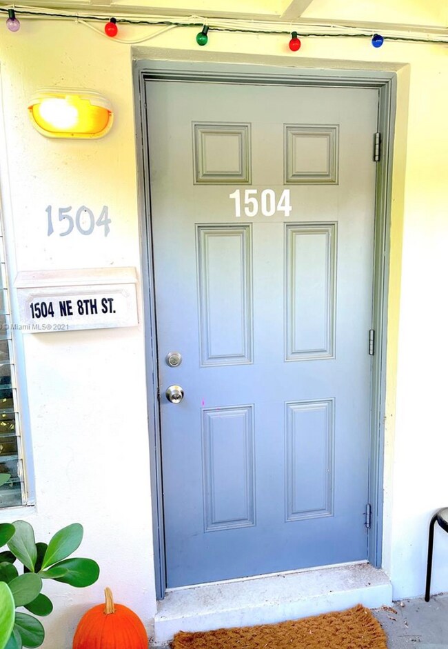 Foto del edificio - 1504 NE 8th St