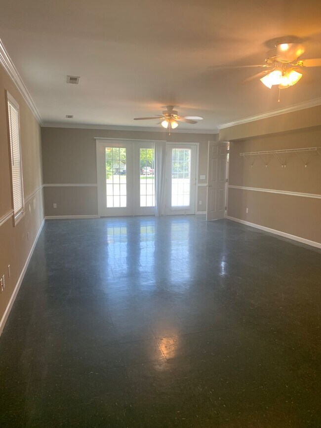 Foto del edificio - Beautiful 2 Bedroom 2 Bath with spacious b...