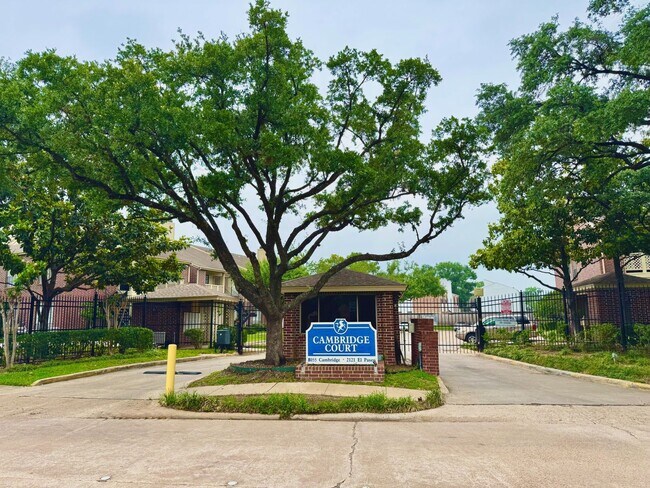 Building Photo - 8055 Cambridge St