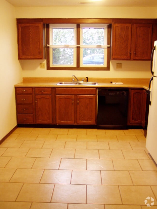 Lake of the Woods Estates Apartments under 400 Dunlap, IL 2