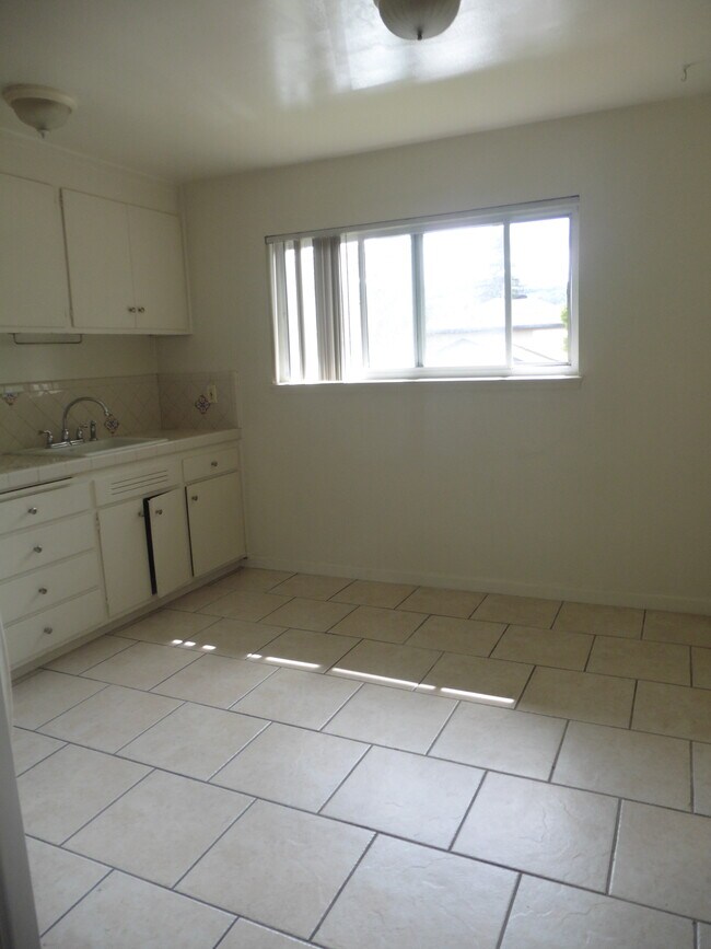 Building Photo - 141 Towne Terrace