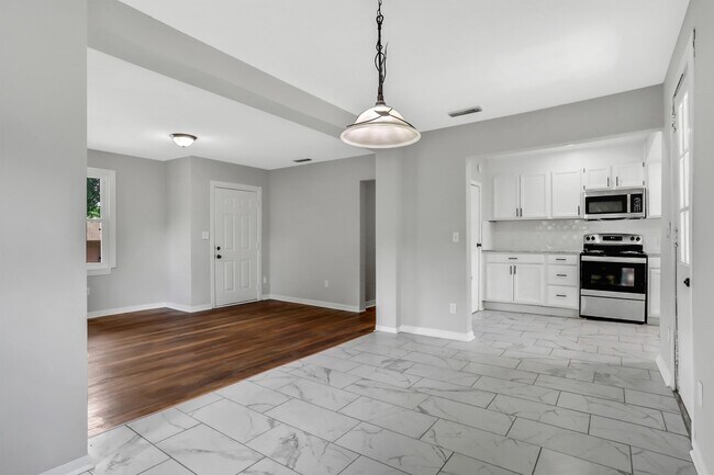 Building Photo - 9721 Jupiter Ct S