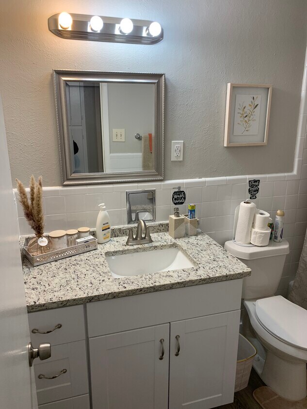 Foto principal - 1129 W Tucker Blvd
