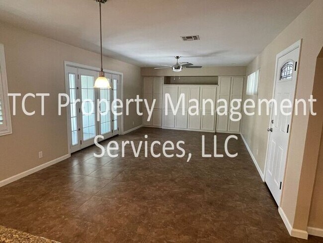 Building Photo - Beautifully Landscaped 3 Bedroom Home in T...