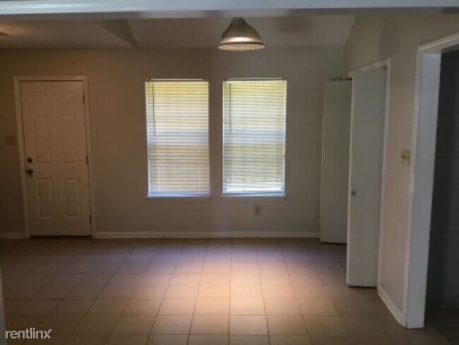 Foto del edificio - 3 br, 2 bath House - 5138 chantilly rd