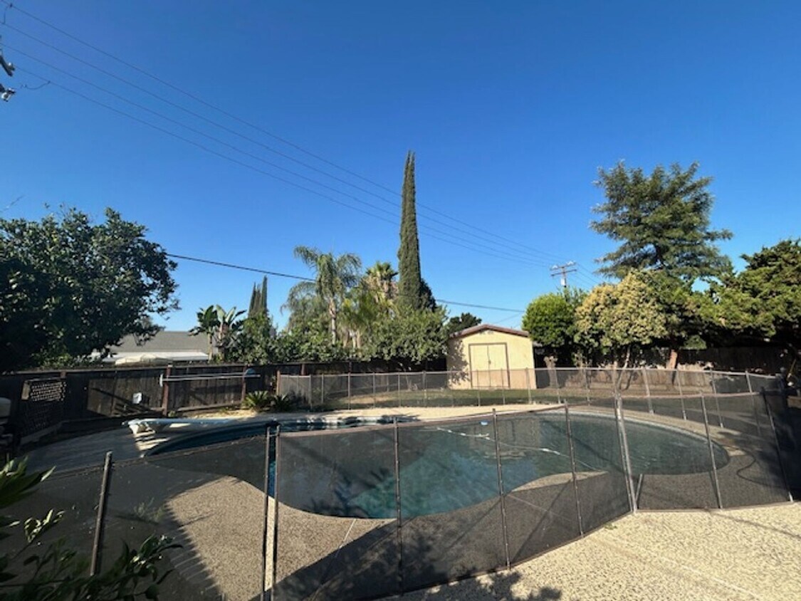 Foto principal - 3 bedroom 2 bathroom with pool!