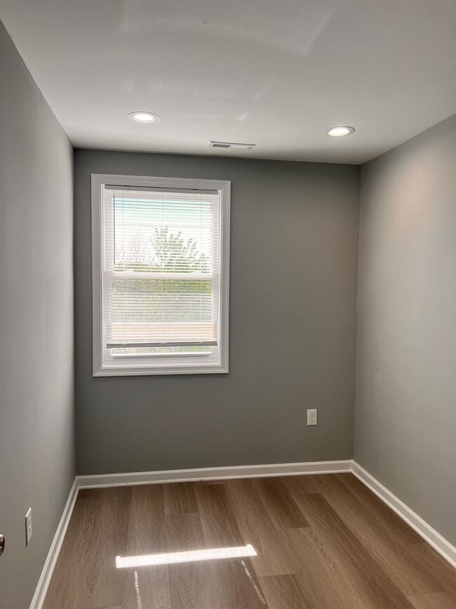 Foto del edificio - 3 BEDROOM TOWNHOME **VOUCHERS ONLY**