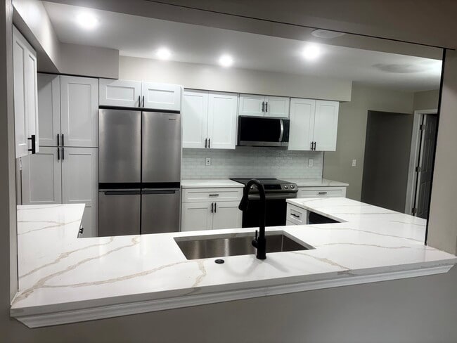 Foto del edificio - 29621 Fernhill Dr