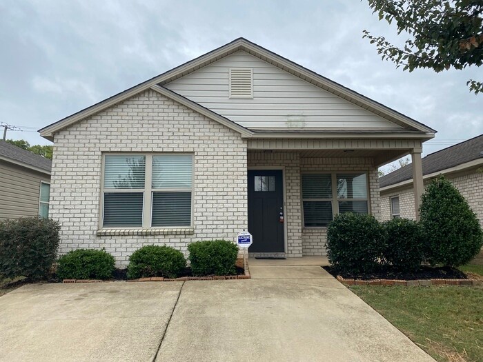 16414 Waterbury Available Now! House Rental in Moundville, AL