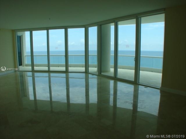 Foto del edificio - 16047 Collins Ave