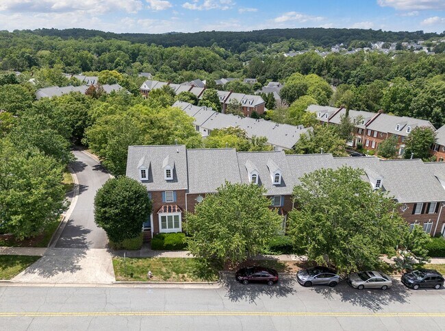 Foto del edificio - Southern Village Townhome available in early August