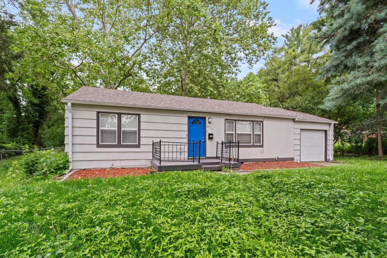 Primary Photo - 8710 Craig Dr
